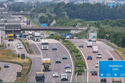 An mehreren Autobahnen in Sachsen-Anhalt wird in diesem Jahr wieder gebaut. (Symbolbild) Foto: Jan Woitas/dpa
