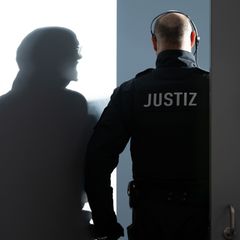 Im Oberlandesgericht Dresden geht der Prozess gegen eine mutmaßliche NSU-Unterstützerin weiter. (Archivbild) Foto: Sebastian Kah