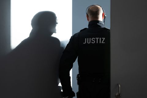 Im Oberlandesgericht Dresden geht der Prozess gegen eine mutmaßliche NSU-Unterstützerin weiter. (Archivbild) Foto: Sebastian Kah