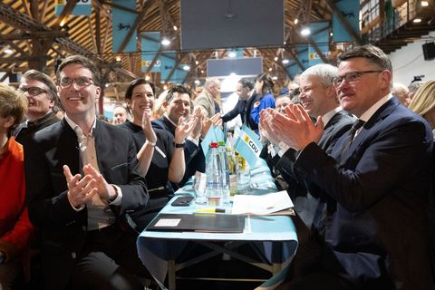 Beim Politischen Aschermittwoch geht es traditionell zünftig zu. Foto: Marijan Murat/dpa