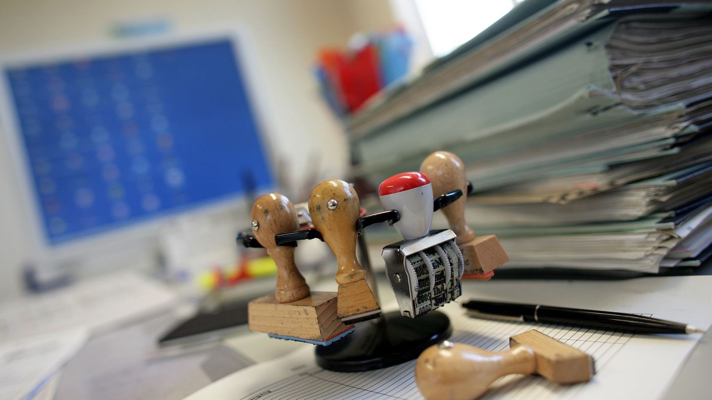 Eine Studie hat Rassismus in deutschen Behörden untersucht. (Symbolbild) Foto: Patrick Pleul/dpa-Zentralbild/dpa