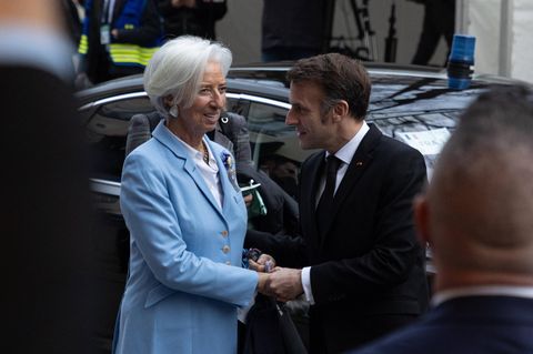 EZB-Präsidentin Christine Lagarde mit Frankreichs Staatspräsidenten Emmanuel Macron