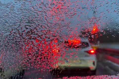Auf der A3 bei Regensburg kam es zu mehreren Unfällen (Symbolbild). Foto: Jan Woitas/dpa