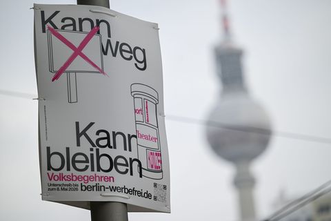 Für die Aktivisten des Volksbegehrens "Berlin werbefrei" ist es im Winter schwer, Unterschriften für ihr Anliegen zu sammeln. Fo