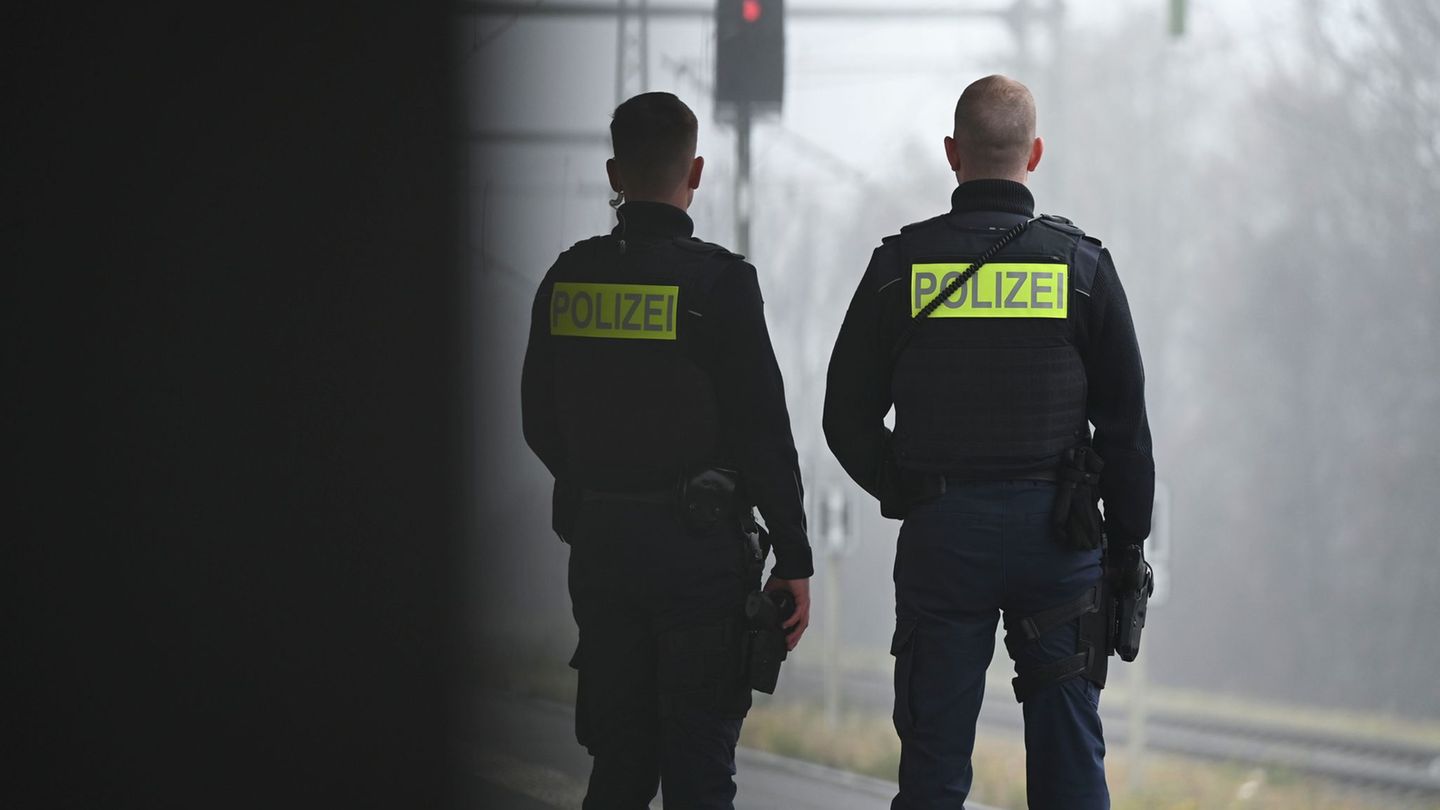 Kontrolle: Gefährliche Abkürzung über Gleise - Polizei greift ein