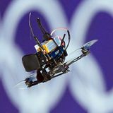 Eine Kameradrohne bei den Olympischen Spielen in Mailand