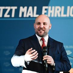 Markus Frohnmaier, der Spitzenkandidat der AfD für die Landtagswahl reist in die USA. (Archivbild) Foto: Bernd Weißbrod/dpa
