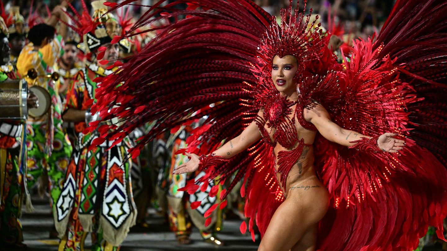 Virginia Fonseca tanzt beim Karneval in Brasilien