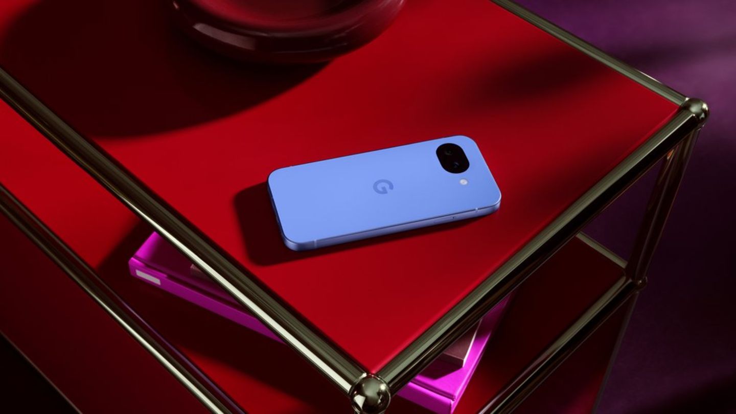 Das Design des Pixel 10a orientiert sich stark an seinem Vorgänger.
