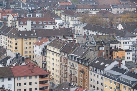 Ein Bündnis fordert Maßnahmen für sozialen und klimafreundlichen Wohnraum. (Symbolbild) Foto: Boris Roessler/dpa