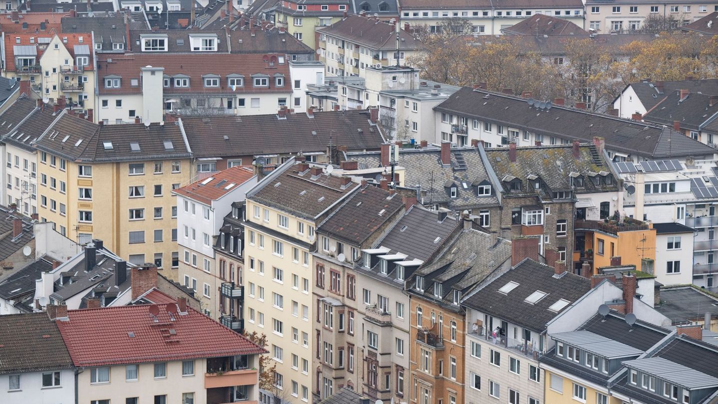 Ein Bündnis fordert Maßnahmen für sozialen und klimafreundlichen Wohnraum. (Symbolbild) Foto: Boris Roessler/dpa