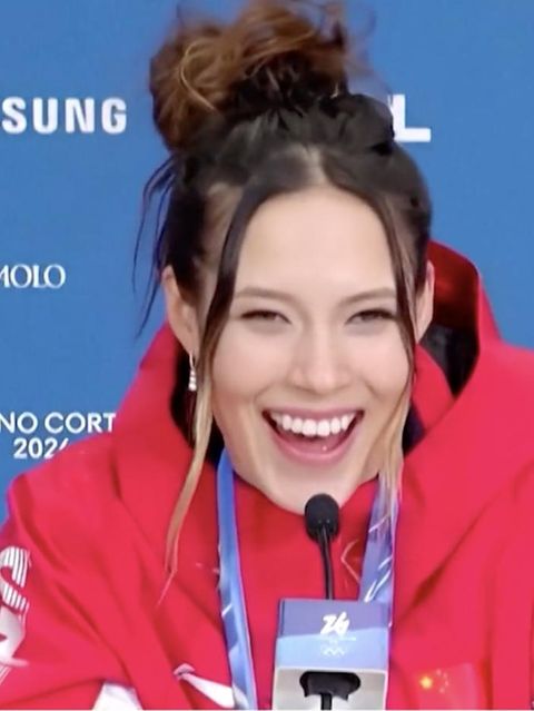 Eileen Gu bricht in höhnisches Lachen aus