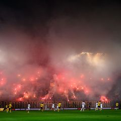 Im Dresdner K-Block wurde gezündet - Dynamo muss zahlen. (Archivbild) Foto: Robert Michael/dpa