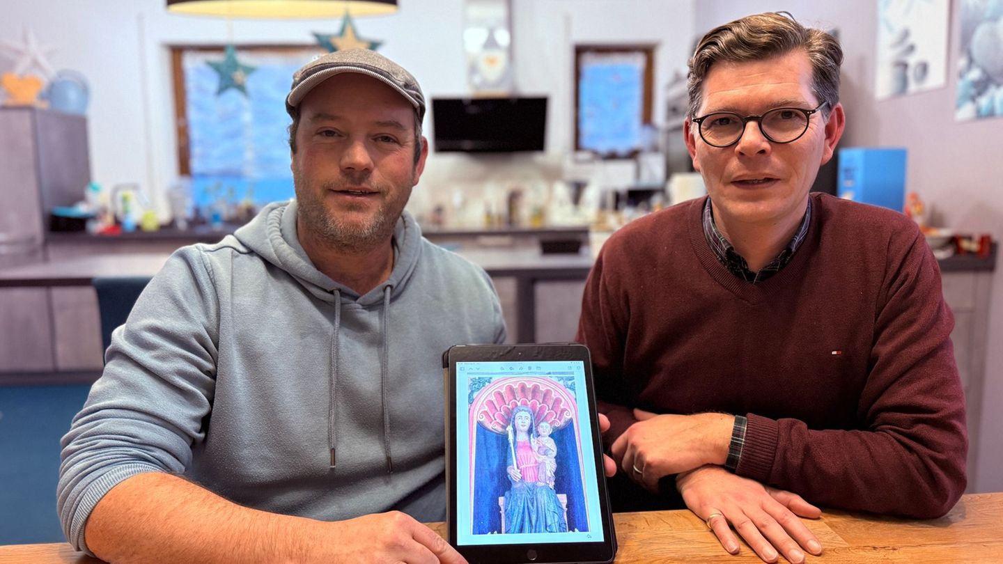 Ortsvorsteher Marmitt (links) entdeckte ein Foto einer Auktion von 2009 im Netz, später schaltete sich Bistumskonservator Paulke