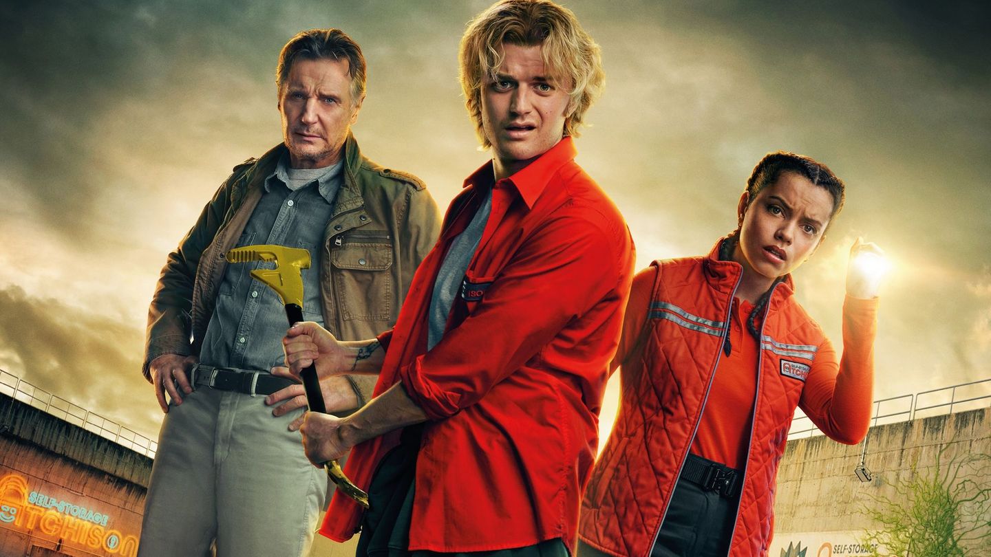 "Stranger Things"-Star Joe Keery (Mitte, mit Liam Neeson und Georgina Campbell) kämpft in "Cold Storage" gegen einen fiesen Pilz-Parasiten.