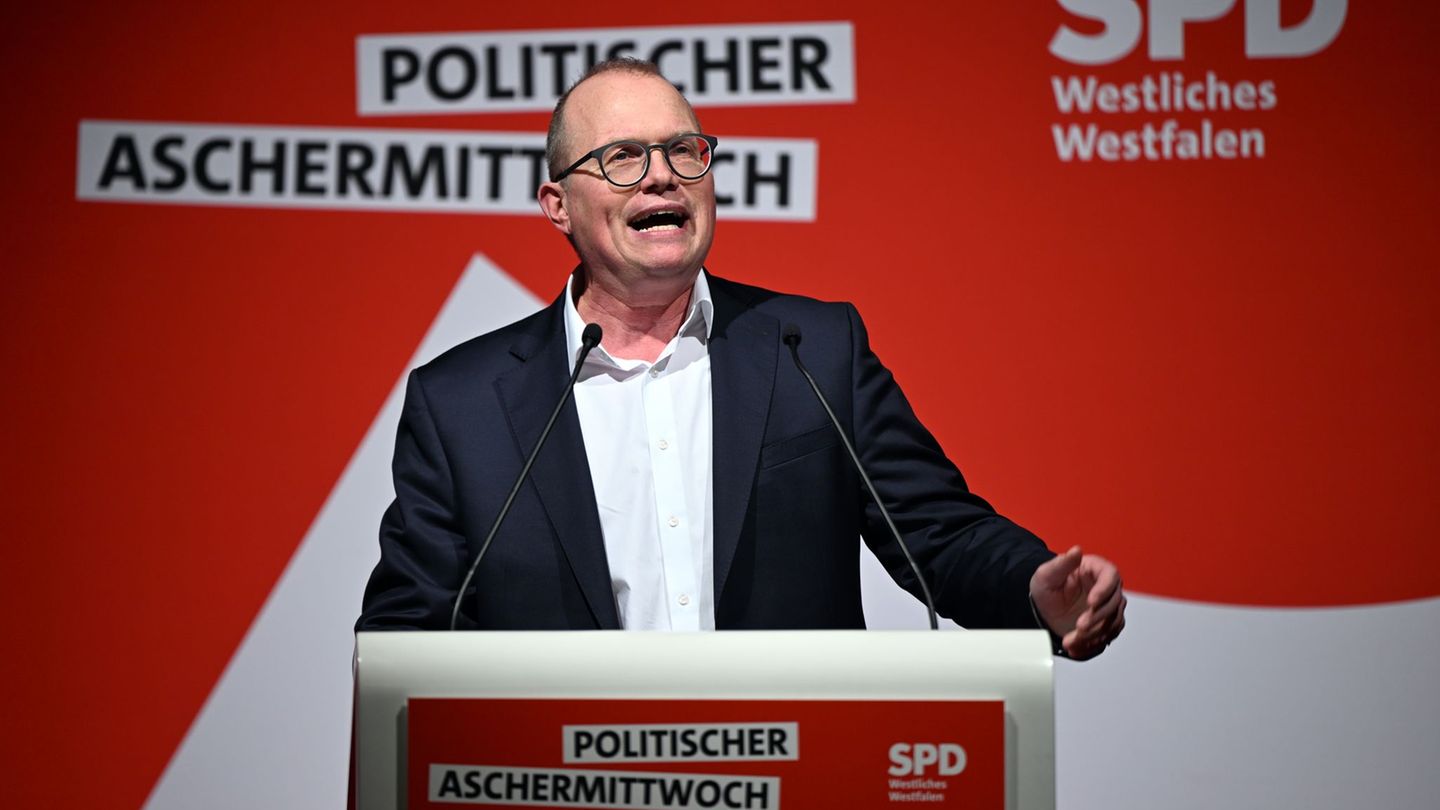 "NRW wird immer mehr zum familienfeindlichen Land", kritisiert SPD-Fraktionschef Jochen Ott. Foto: Federico Gambarini/dpa