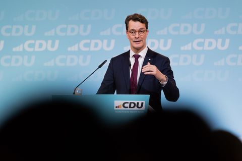 Regierungschef Wüst äußert sich auch zu den geplanten ABC-Klassen. Foto: Rolf Vennenbernd/dpa