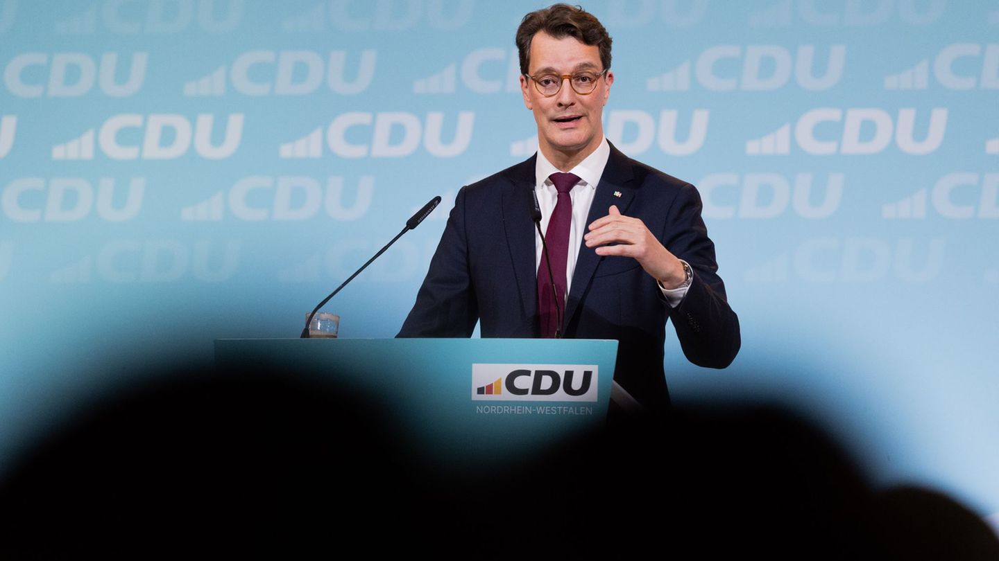 Regierungschef Wüst äußert sich auch zu den geplanten ABC-Klassen. Foto: Rolf Vennenbernd/dpa