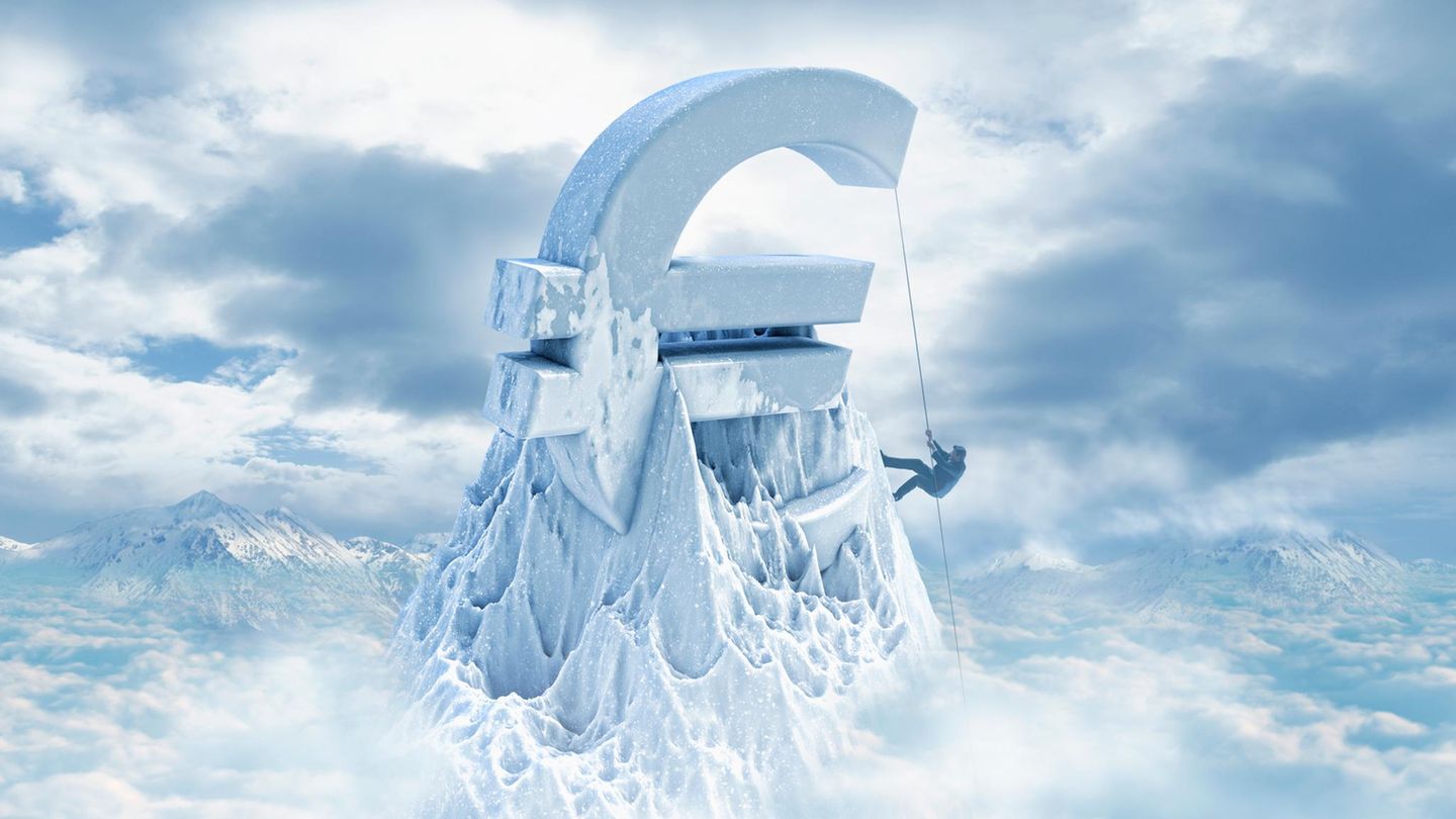 Grafik: Ein Angestellter erklimmt einen Euro-Geformten Eisberg