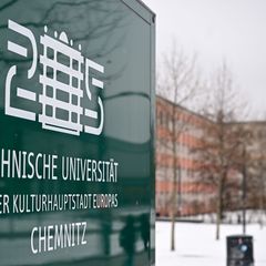 Die TU Chemnitz hat Thüringens Ministerpräsident Mario Voigt (CDU) den Doktortitel aberkannt. (Archivbild) Foto: Hendrik Schmidt