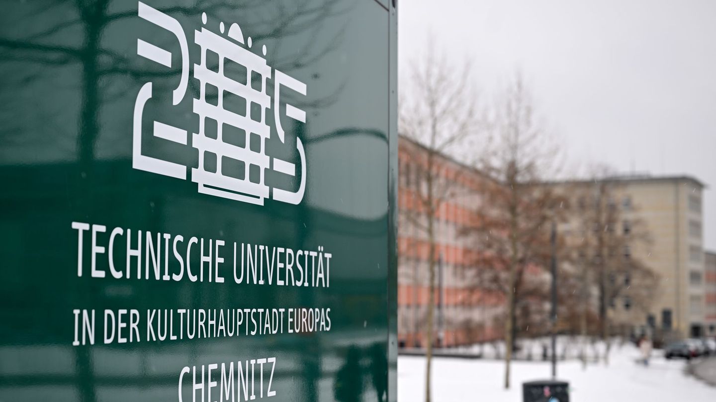 Die TU Chemnitz hat Thüringens Ministerpräsident Mario Voigt (CDU) den Doktortitel aberkannt. (Archivbild) Foto: Hendrik Schmidt