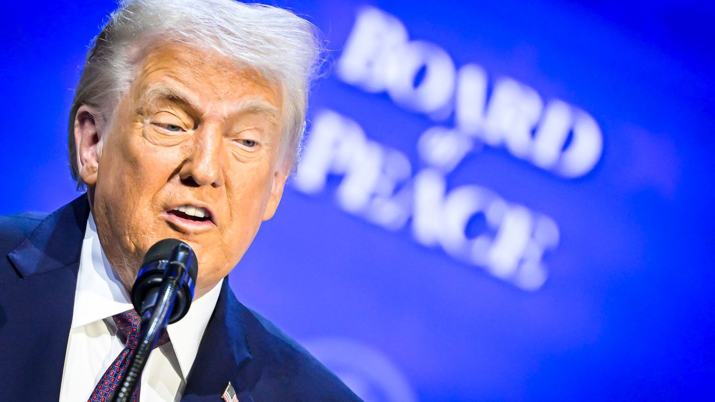 Der umstrittene Friedensrat ist ganz auf ihn zugeschnitten: US-Präsident Donald Trump hat den Vorsitz inne. (Archivbild) Foto: G