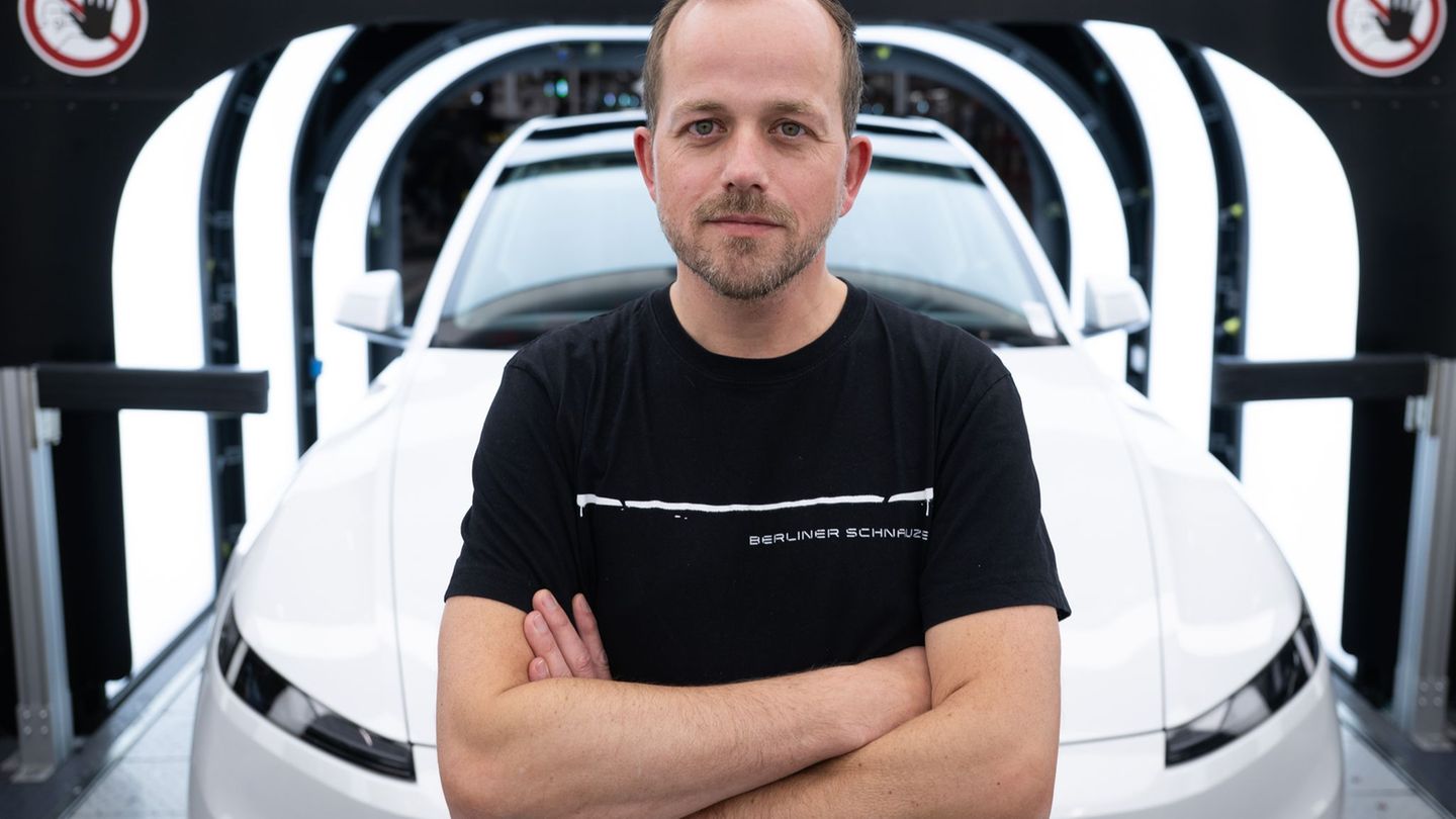 Nach einer Betriebsratssitzung bei Autobauer Tesla in Grünheide liegen zwei Strafanzeigen vor: gegen Werksleiter André Thierig u