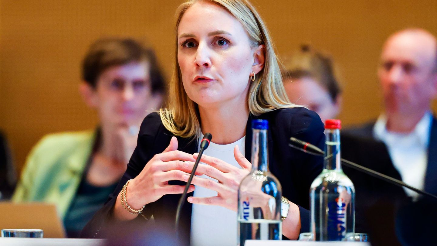 Branchentreff: Schnellere Vergaben gefordert – Luftfahrtfirmen unter Druck