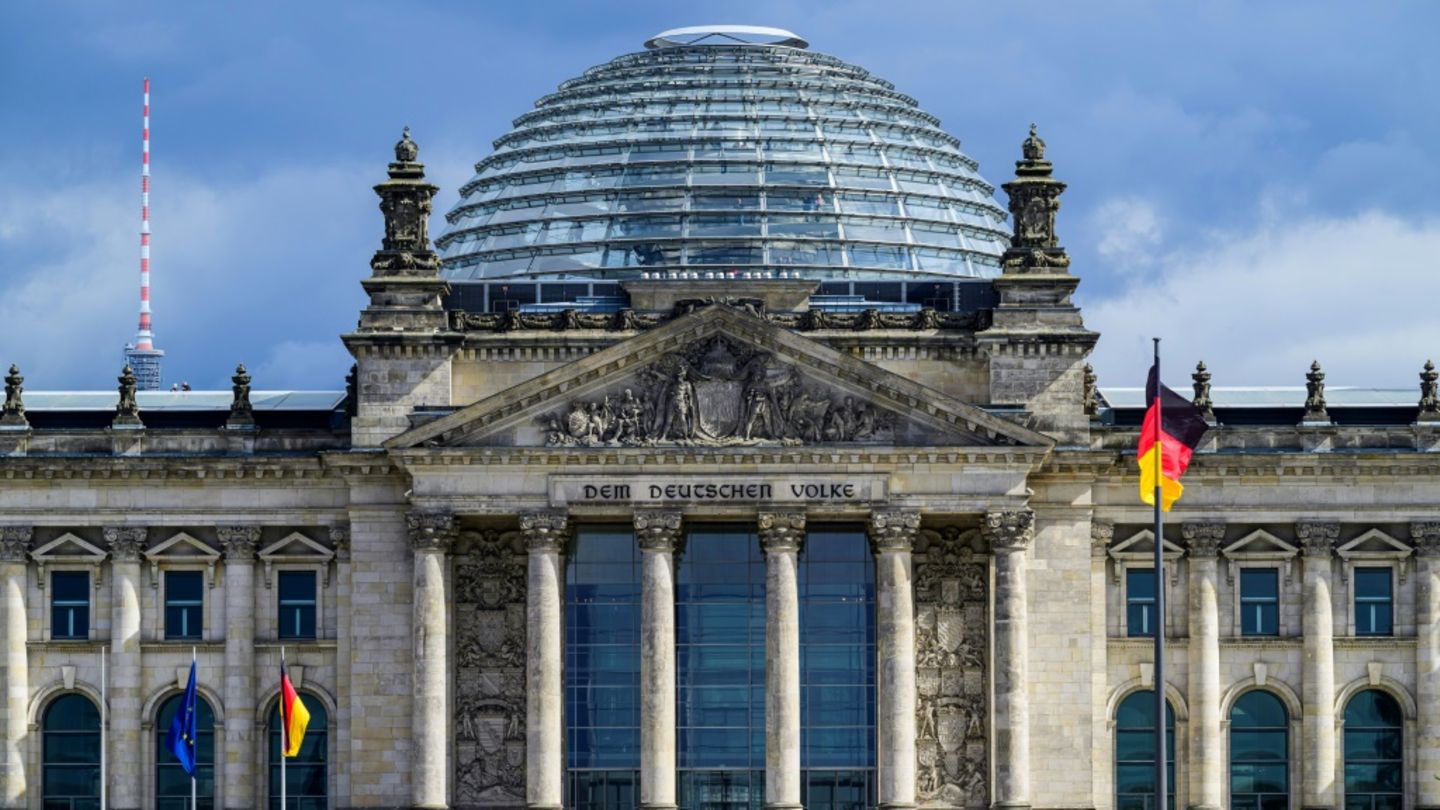 Nach Gefahrstoff-Verdacht im Reichstagsgebäude: Feuerwehr gibt Entwarnung