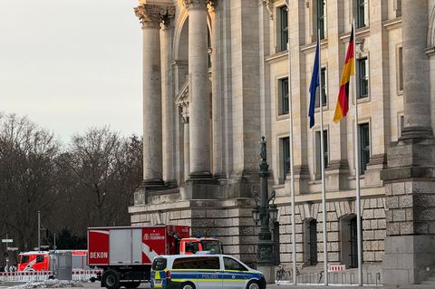 Die ersten Einsatzkräfte sind bereits wieder abgezuogen. Foto: Fabian Nitschmann/dpa