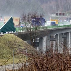 Verdi will mit dem Warnstreik den Forderungen nach mehr Geld Nachdruck verleihen. (Archivbild) Foto: Michael Reichel/dpa-Zentral