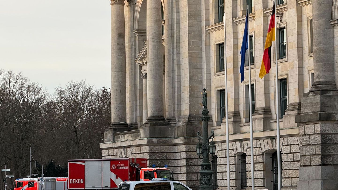 Die ersten Einsatzkräfte sind bereits wieder abgezuogen. Foto: Fabian Nitschmann/dpa