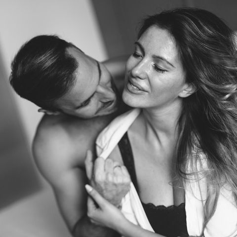 Affäre: Paar im Bett