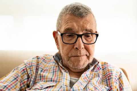 Martín hält ein Foto seiner Tochter