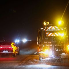Es kann laut Deutschem Wetterdienst durch neuen Schneefall erhebliche Einschränkungen im Berufsverkehr geben