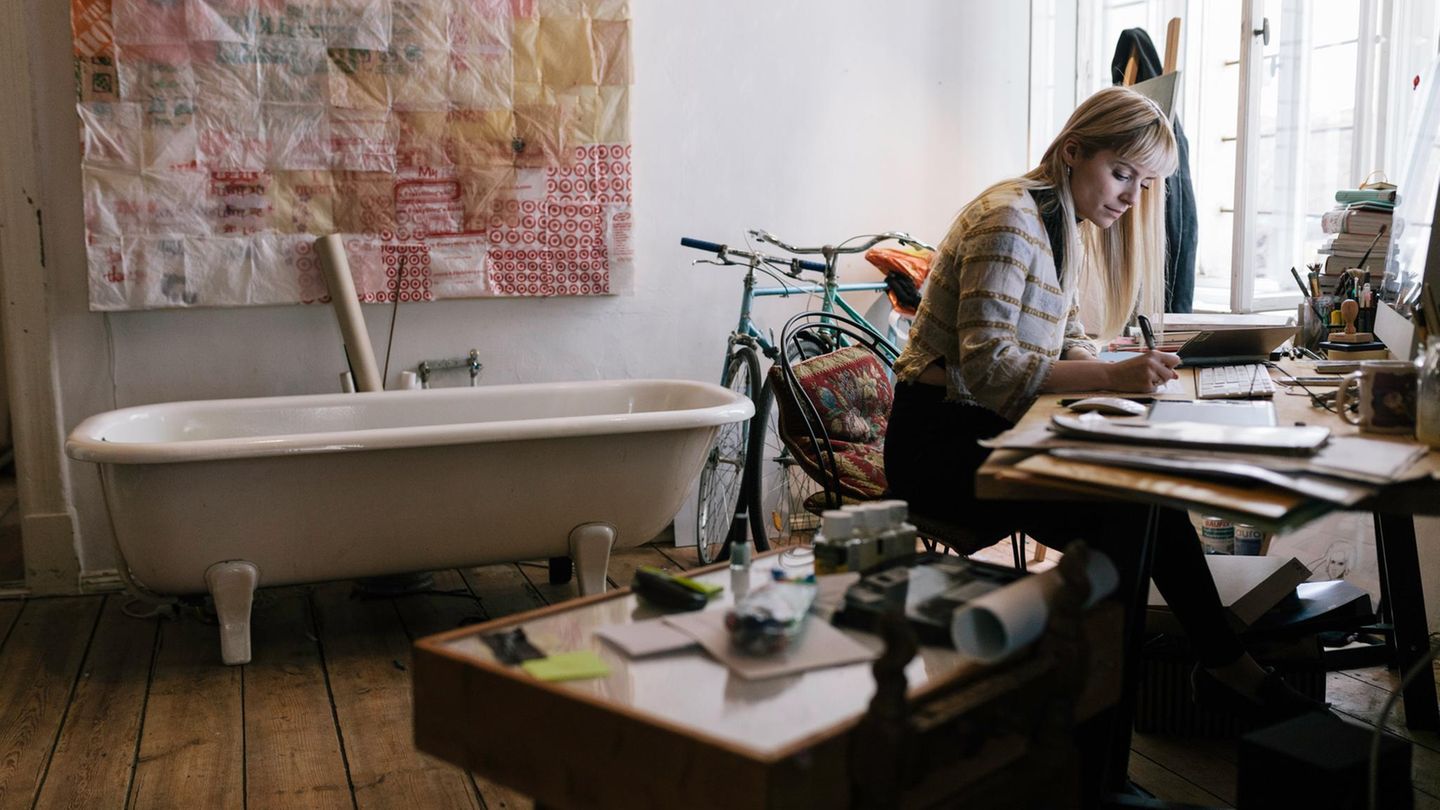 Faule Gen Z?: „Als die Praktikantin beim Video-Call in der Badewanne saß, war ich platt“