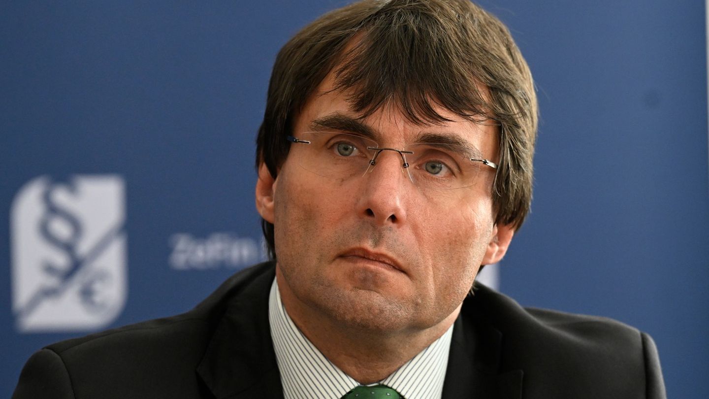 NRW-Finanzminister Marcus Optendrenk (CDU) stimmt auf weitere Schulden ein. (Archivbild) Foto: Roberto Pfeil/dpa