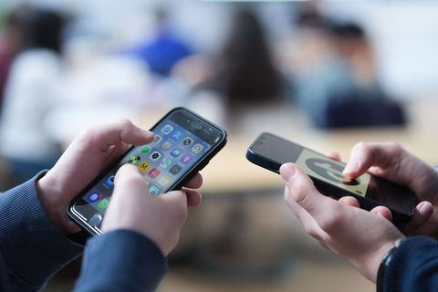 Hamburgs Verbraucherschutzsenatorin warnt vor Gefahren beim Einkauf über Insta & Co. (Symbolbild) Foto: Marcus Brandt/dpa