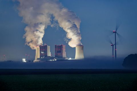 Der Energiekonzern RWE ist Betreiber des Braunkohlekraftwerks Neurath. Das Kartellamt vermutet, dass RWE eine marktbeherrschende