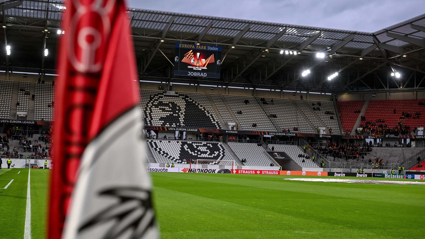 Der SC Freiburg wird auch im heimischen Europa-Park-Stadion künftig mit dem Namen Lexware auf der Brust spielen. Foto: Harry Lan