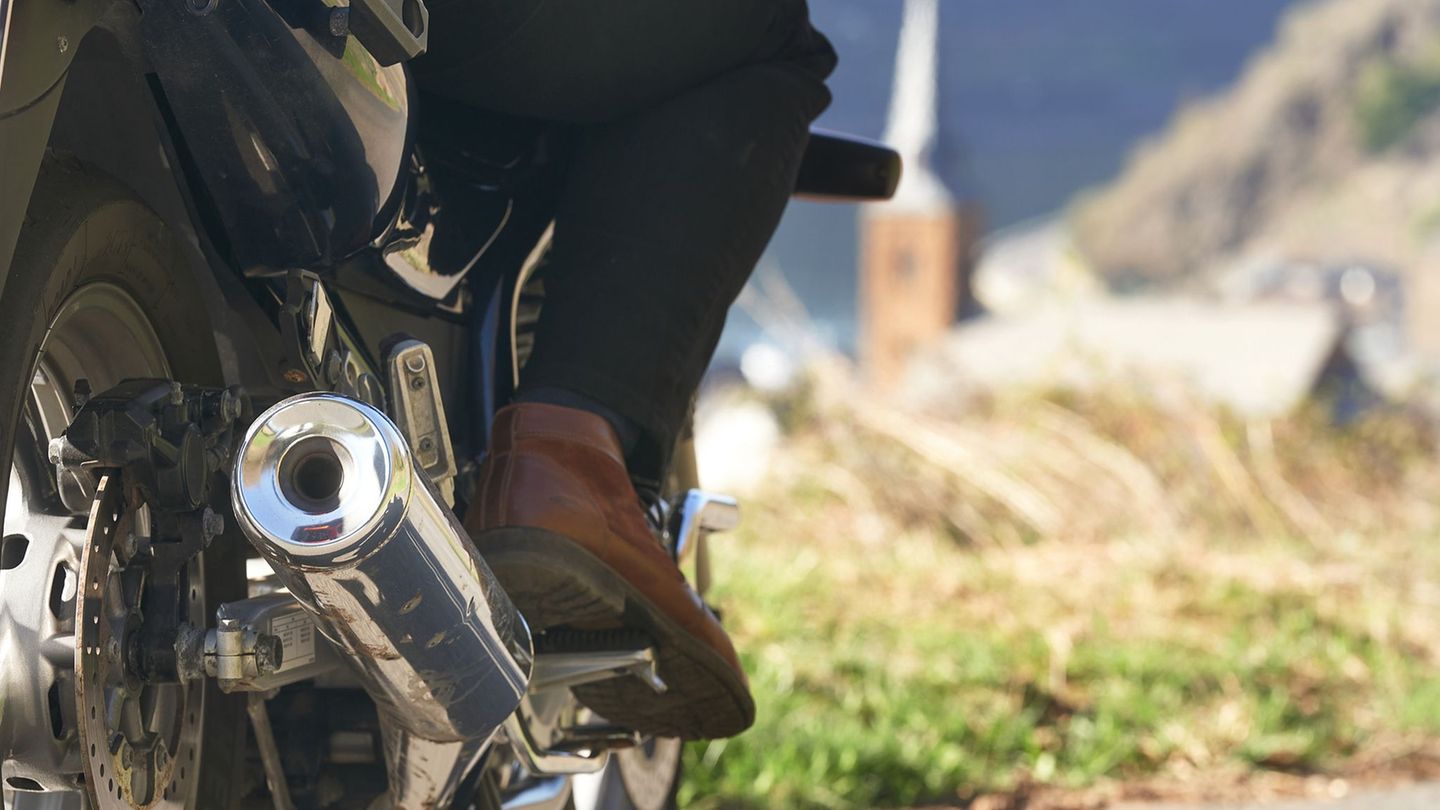 Laut Gericht müssen gerade auch Motorradfahrer sich den gegebenen Straßenverhältnissen anpassen. (Symbolbild) Foto: Thomas Frey/