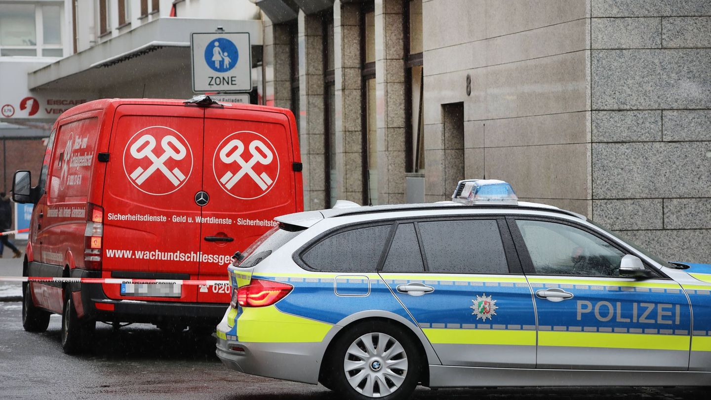 Sieben Jahre nach dem Überfall auf Geldtransporteure in Solingen steht eine Frau in Wuppertal vor Gericht. (Archivbild) Foto: Ti