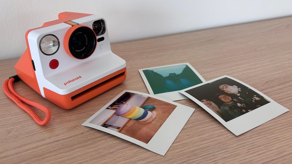 Sofortbildkamera Test: Polaroid Now Gen 3 mit Prints