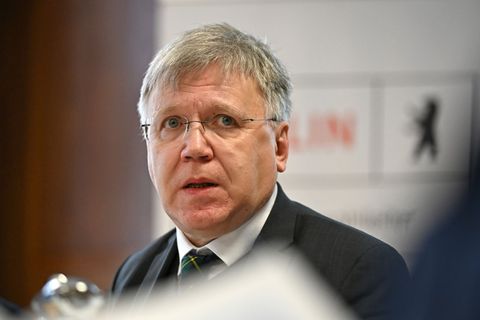 Stephan Bröchler ist seit 2022 Landeswahlleiter in Berlin. Foto: Elisa Schu/dpa