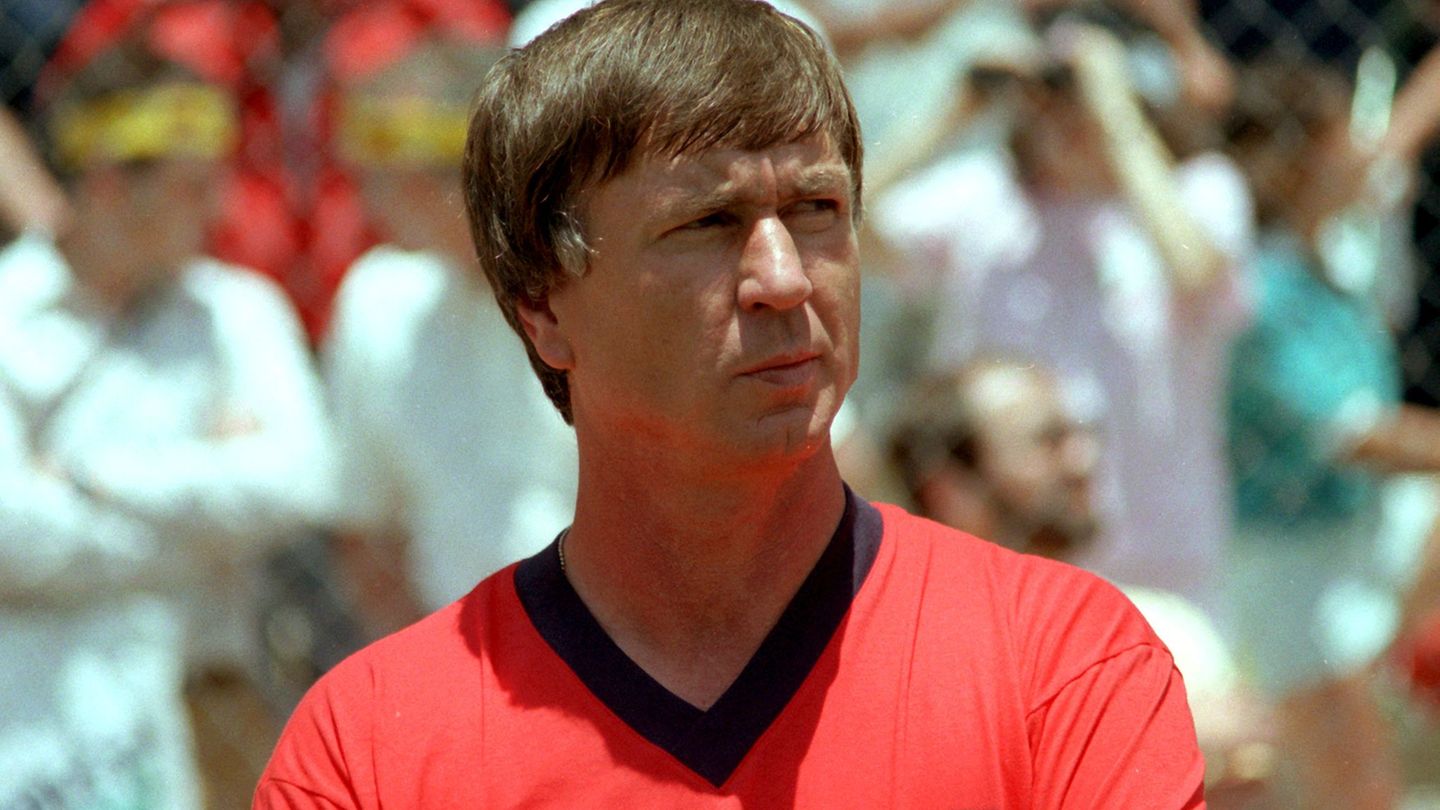 Sepp Piontek erlangte als Trainer der dänischen Nationalmannschaft Kultstatus in Dänemark. (Archivbild) Foto: picture alliance /