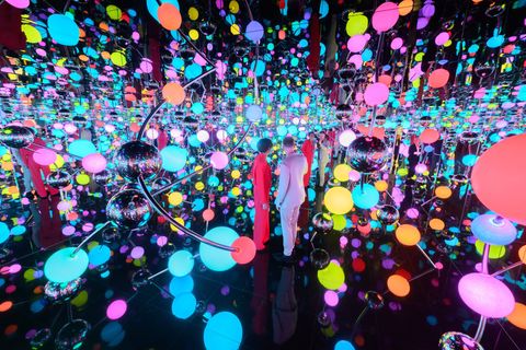 Einer der Höhepunkte der Ausstellung "Niki.Kusama.Murakami. Love you for infinity": Der begehbare "unendliche Spiegelraum" von Y