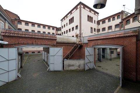 Die Gedenkstätte Lindenstraße liegt mitten in der Potsdamer Innenstadt. (Archivbild) Foto: Michael Bahlo/dpa