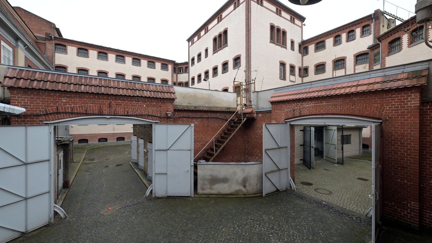 Die Gedenkstätte Lindenstraße liegt mitten in der Potsdamer Innenstadt. (Archivbild) Foto: Michael Bahlo/dpa