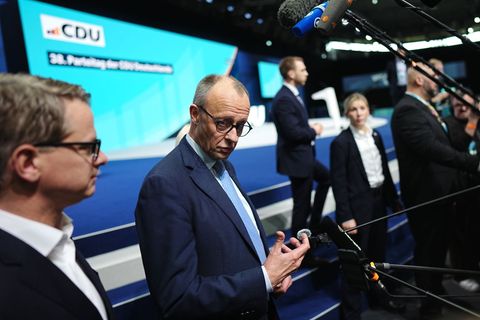 Kanzler und CDU-Chef Friedrich Merz will die 1.001 Delegierten des Bundesparteitags in Stuttgart am Freitag auf die Reformheraus