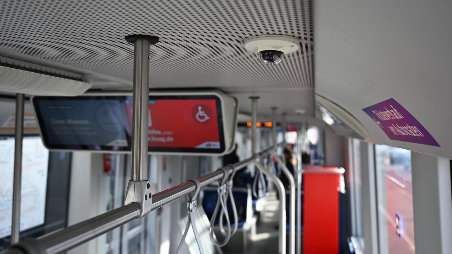 Mithilfe Künstlicher Intelligenz sollen Angriffe auf Fahrpersonal und Fahrgäste zurückgehen. Foto: Shireen Broszies/dpa